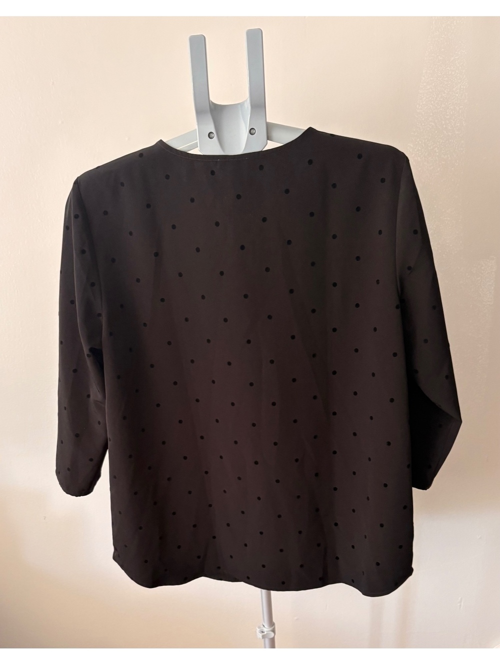 Talbots Petite Black Polka Dot Blouse with Pearl Buttons Size LP - Picture 5 of 9